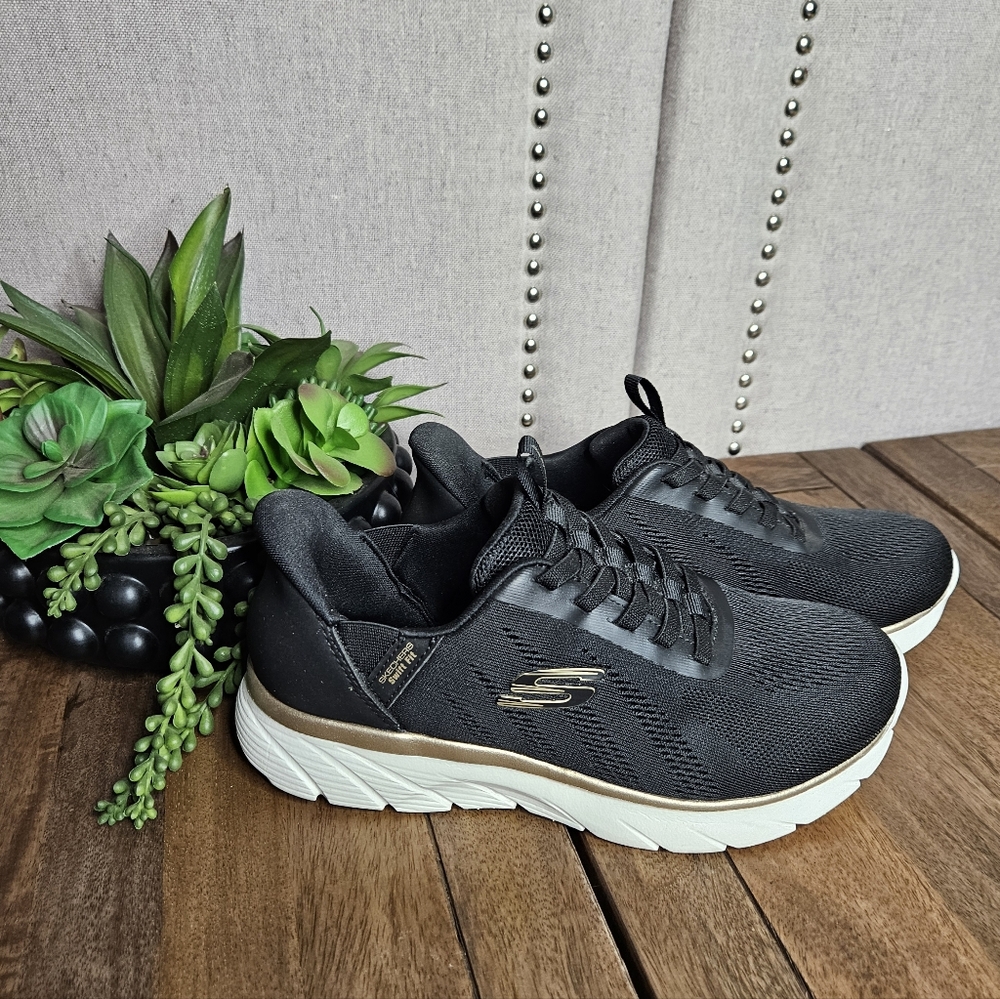 Skechers Swift Fit Memory Foam Handsfree                  Slipon Sneakers